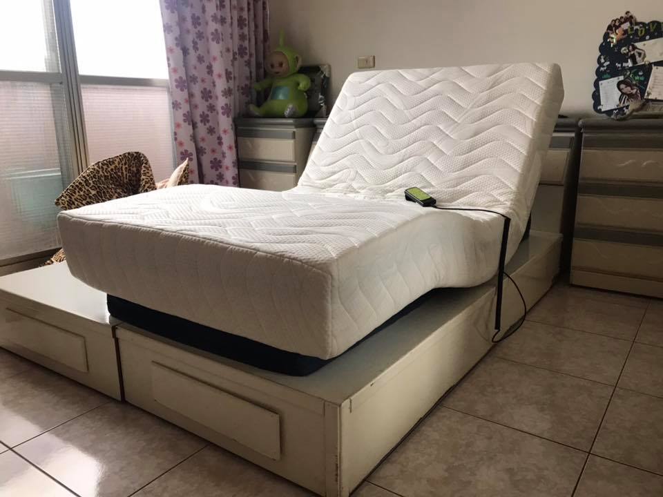 吳媽媽希望保留原有臥室空間及擺設選購床墊式電動床