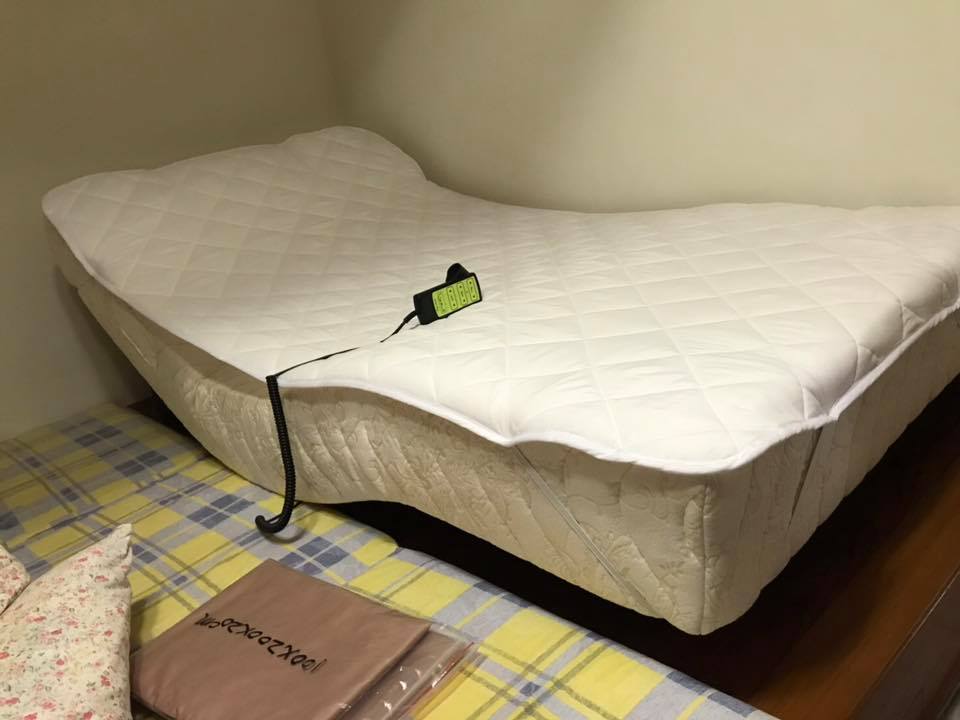 生親自到台北世貿一館試躺體驗，選定GM08S適合和室臥房可以使用的床墊式電動床