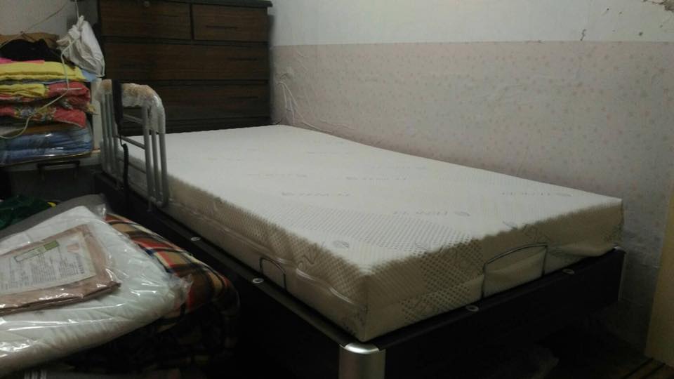 選訂GM09S2床型搭配胡桃木紋 置放在和室床上