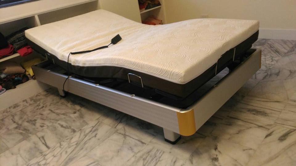 蕭小姐親至台北世貿一館試躺體驗 選訂GM09S2二馬達多功能電動床 是給蕭媽媽使用