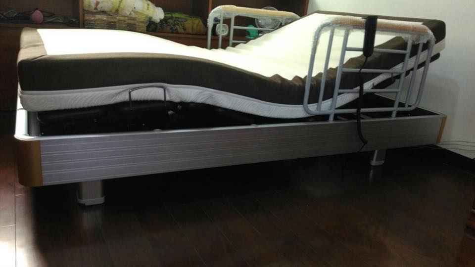 選訂GM09S2多功能電動床 輔助王媽媽起臥床