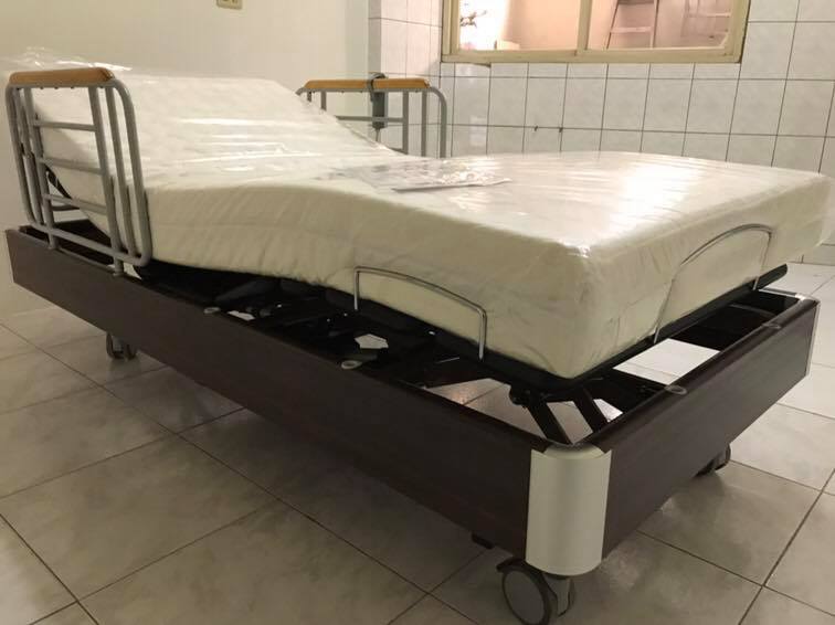 陳先生選訂GM09S系列的 三馬達照護床型 方便照顧者調整床面高度
