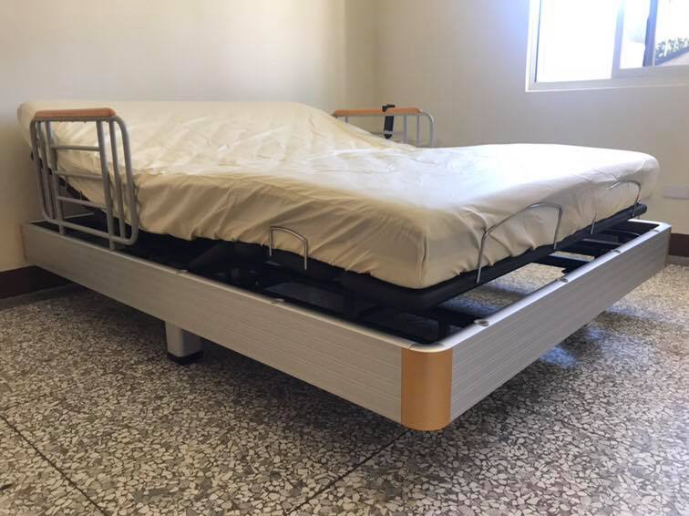 選訂5尺雙人電動床 是預備給80多歲黃媽媽使用