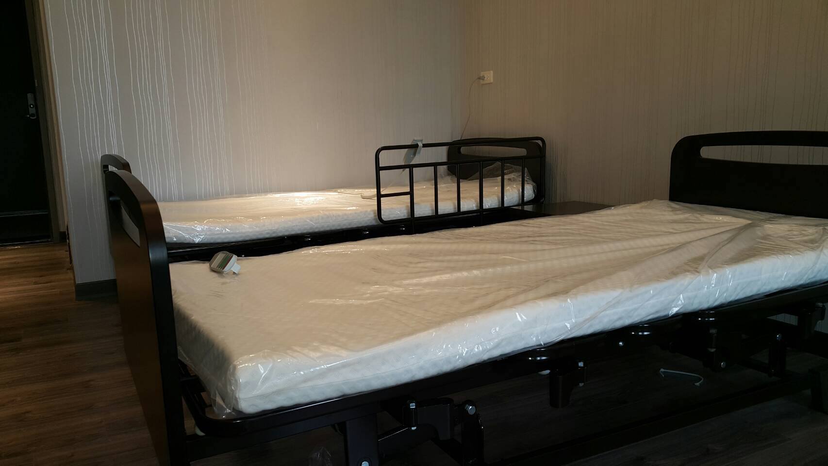 選購JHCB90三馬達床型、試躺後對我們的電動床很滿意