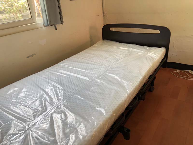 台灣中部某失智照護中心-改用低床（床架可以降至25公分）